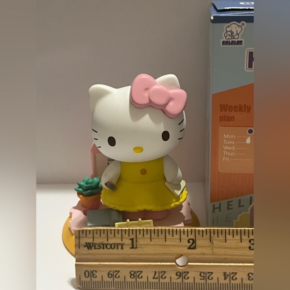 Hello Kitty Lovely Week Blind Box Figure-Wednesday - Picture 9 of 10